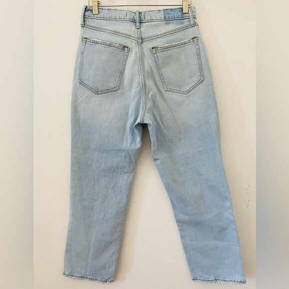 A&F The 90s Straight Ultra high rise Jean Size 8 Extra Short Ripped knee - Picture 6 of 8